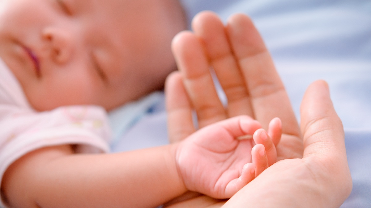 Petits pas : congé et rémunération pour soins néonatals