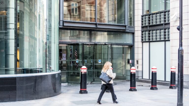 Un banquier de Goldman Sachs gagne son procès suite à son licenciement pour congé de paternité