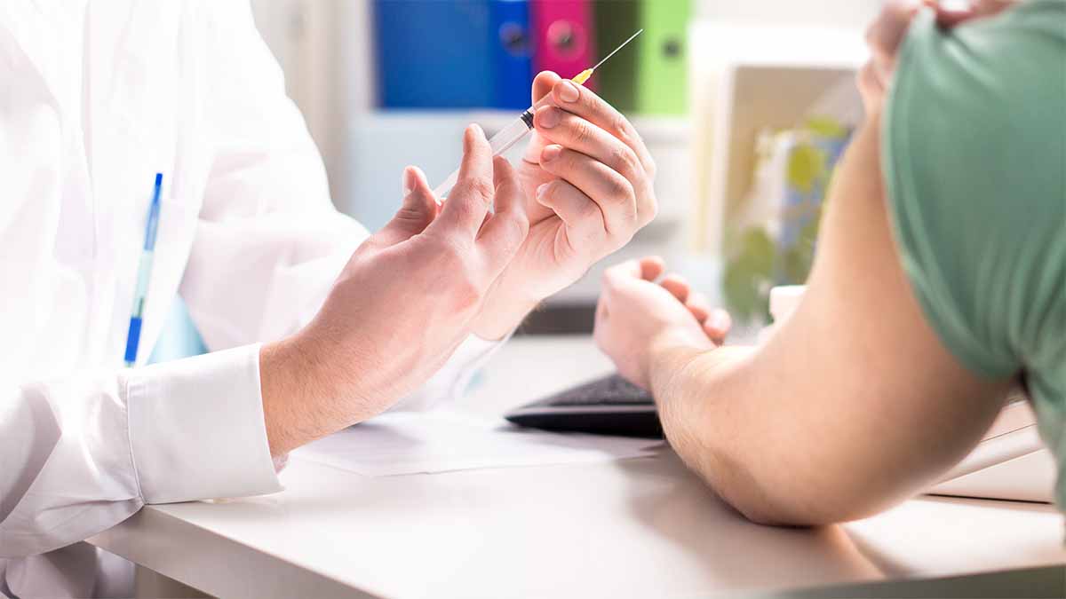 Appelez pour étendre les coups de grippe NHS aux plus de 50