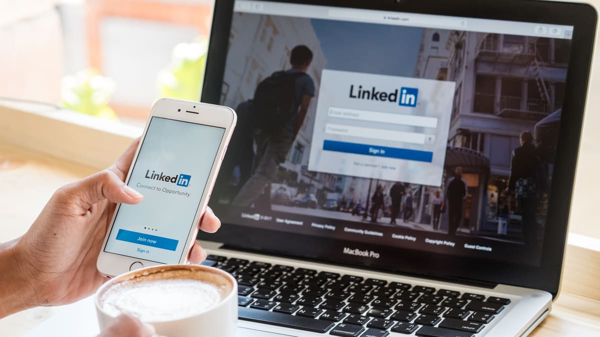 LinkedIn accusé d'utiliser les données des utilisateurs pour former l'IA aux États-Unis