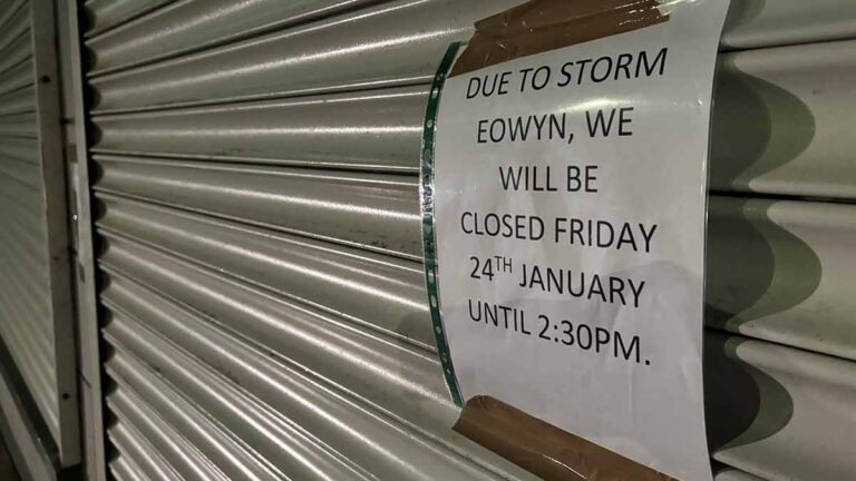 Tempête Éowyn : cinq questions courantes des employeurs concernant les conditions météorologiques extrêmes
