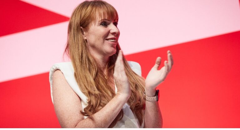 Angela Rayner dit que le cabinet est complètement derrière le projet de loi sur les droits de l'emploi