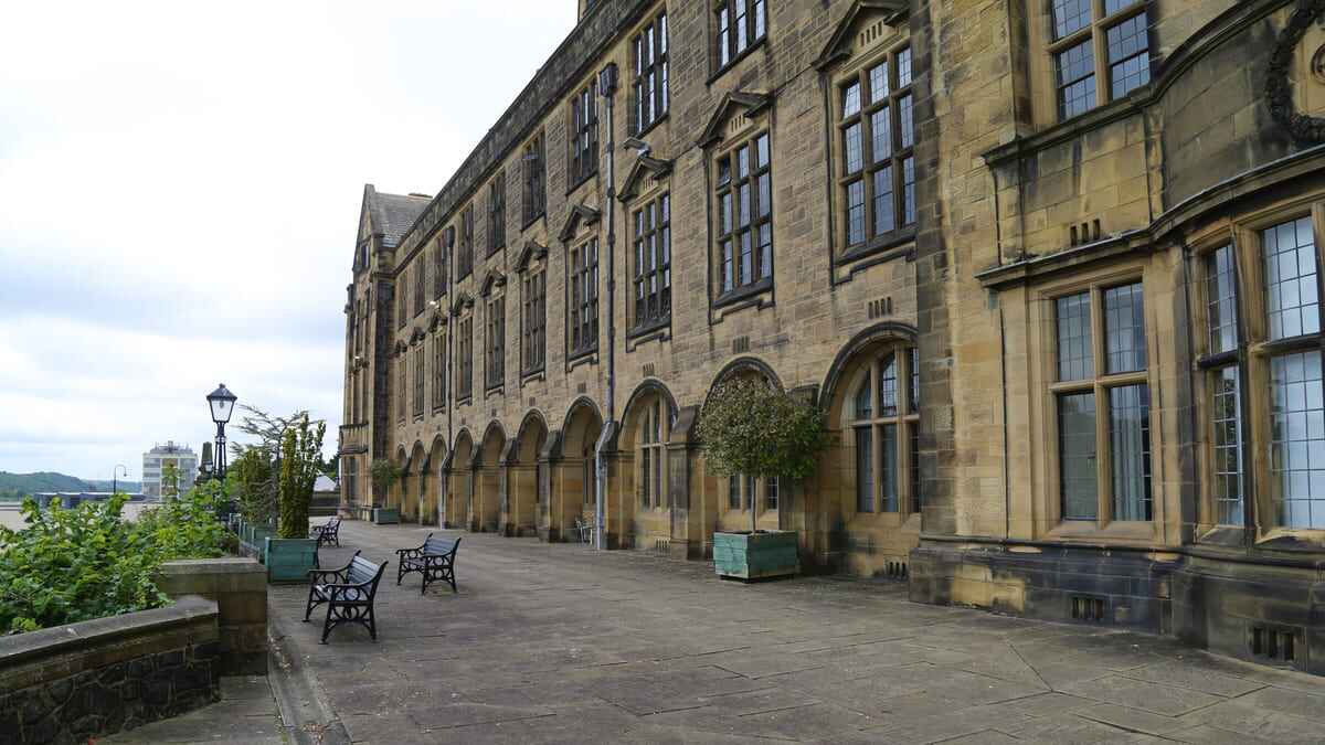 La crise des universités s'approfondit, car Bangor lance 200 emplois
