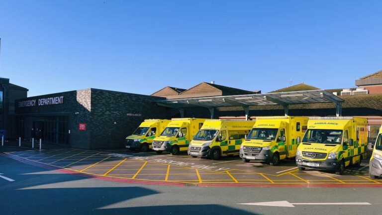Le président de la comtesse de Chester NHS démissionne après les conclusions du tribunal accablant