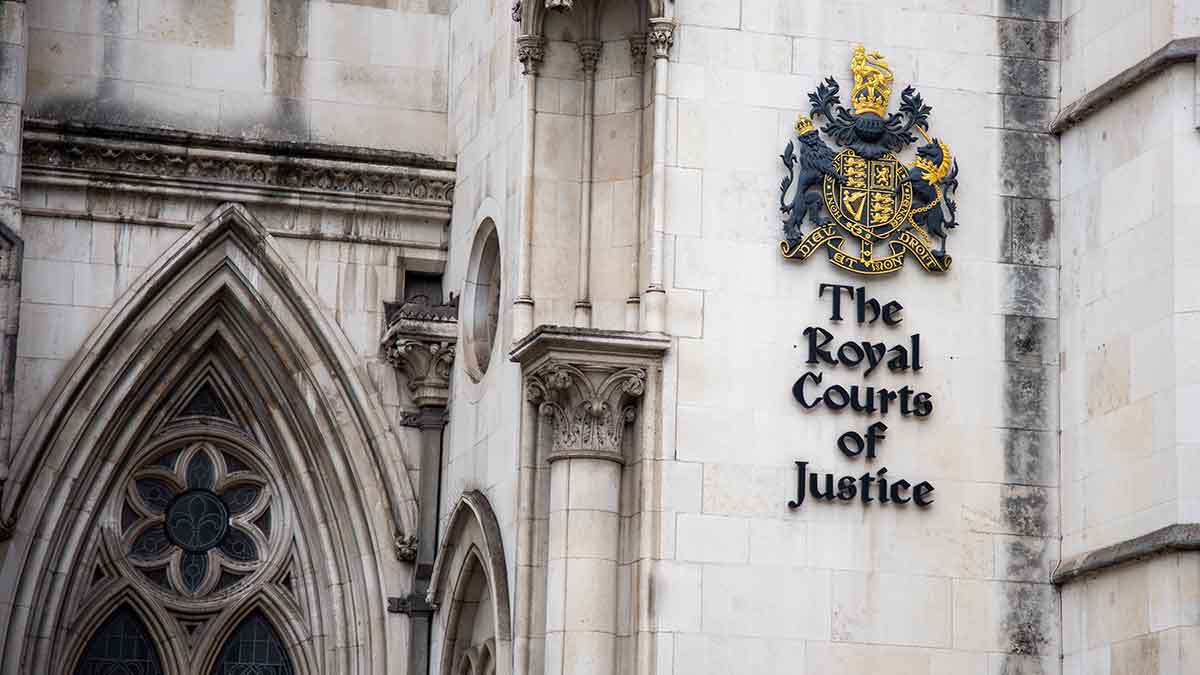 Le tribunal entend l'affaire sur les protections de dénonciation pour les candidats externes