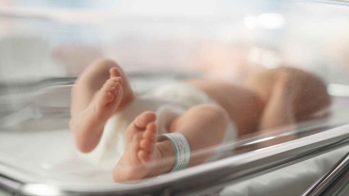 Les nouvelles règles de congé de soins néonatals aideront 60 000 parents