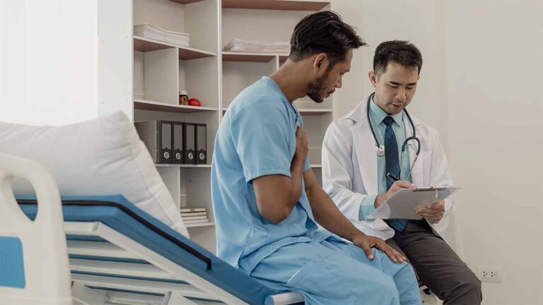 Les professionnels de la santé ont demandé à hiérarchiser le travail en tant que résultat de la santé