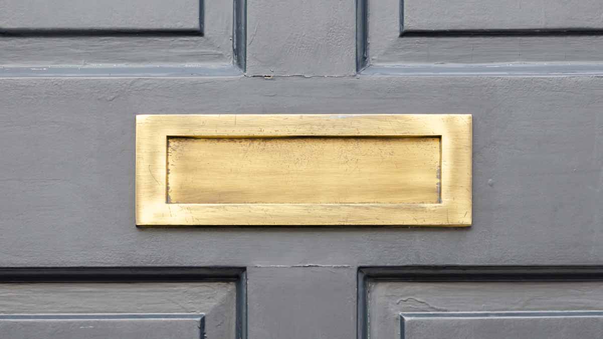 L'ingénieur a décerné 25 000 £ après que l'employeur `` empié par sa maison ''