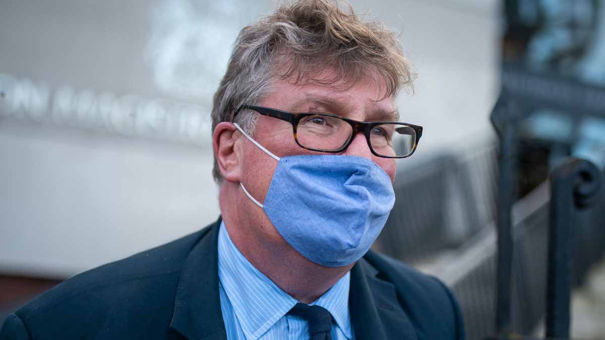 Crispin Odey fait face à 1,8 million de livres sterling et l'interdiction des services financiers
