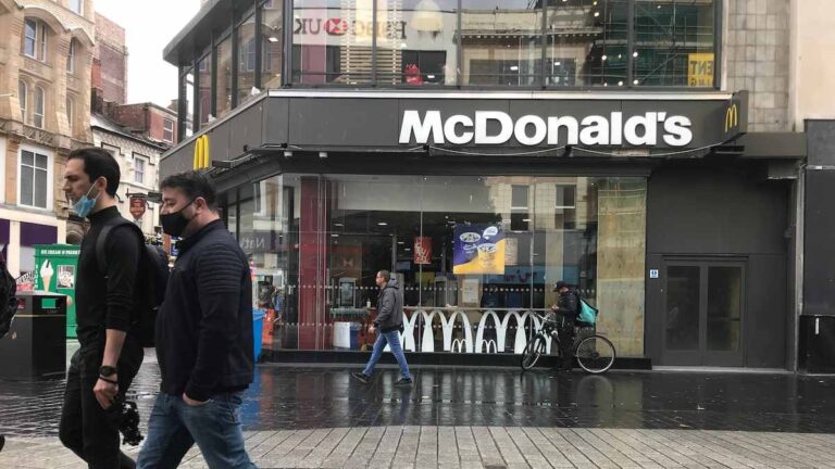 EHRC avertit McDonald's d'action en justice contre le harcèlement