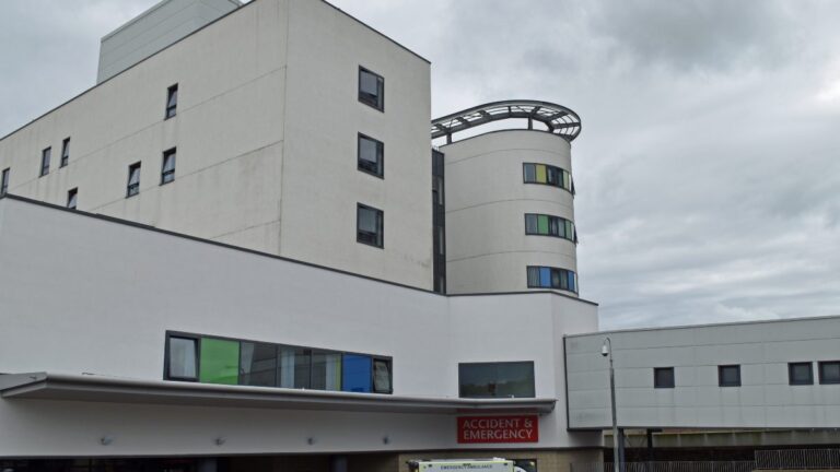 EHRC entre dans NHS Fife trans