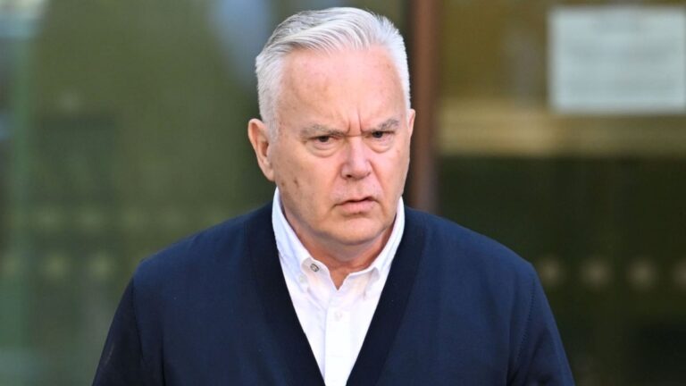 Huw Edwards «refuse» de rembourser le salaire reçu après l'arrestation