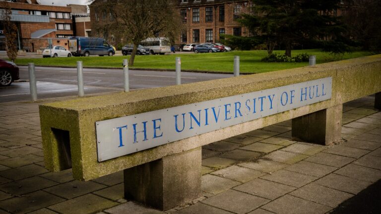 Jusqu'à 10 000 emplois universitaires menacés, Fears Union