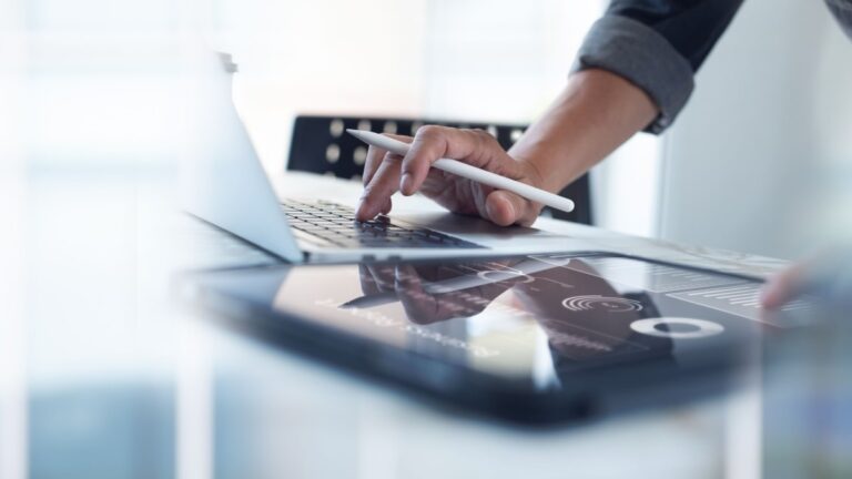 Le chiffre d'affaires du CFO à six ans à mesure que la pression se construit