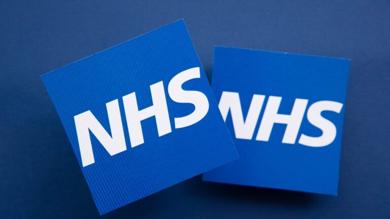 Le schéma de rétention du NHS se traduit par un taux d'attrition de décennie