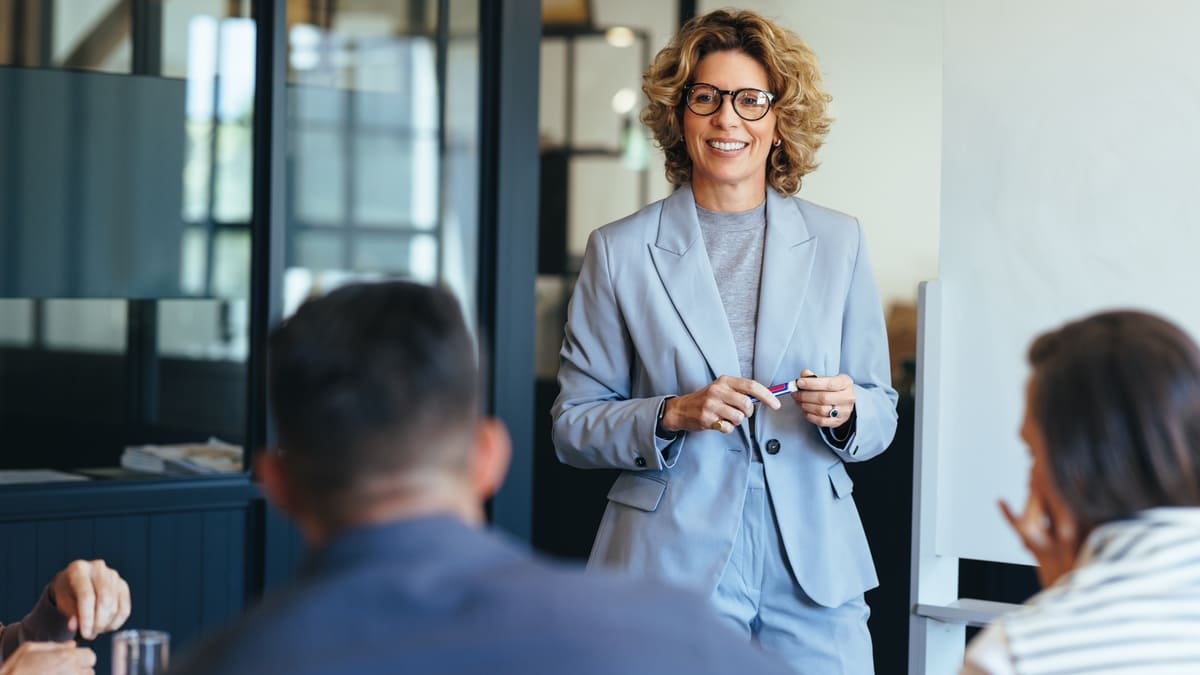 Les femmes PDG sont confrontées à des niveaux plus élevés de contrôle, de préjugés et de doubles standards