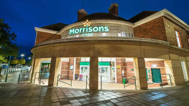 Plus de 300 emplois à risque alors que Morrisons ferme les cafés et les compteurs