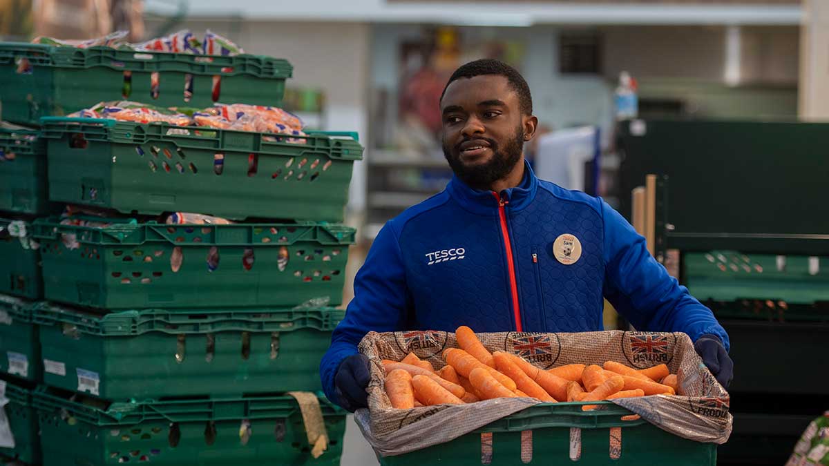 Tesco annonce une augmentation de la rémunération pour les employés du magasin