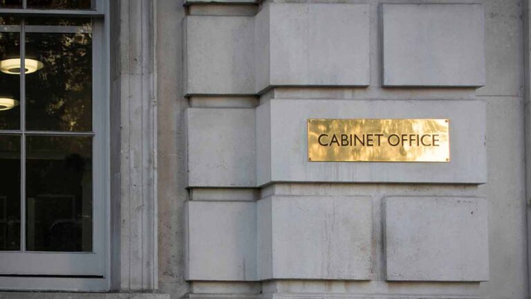 Cabinet Office pour perdre 2 100 emplois de la fonction publique