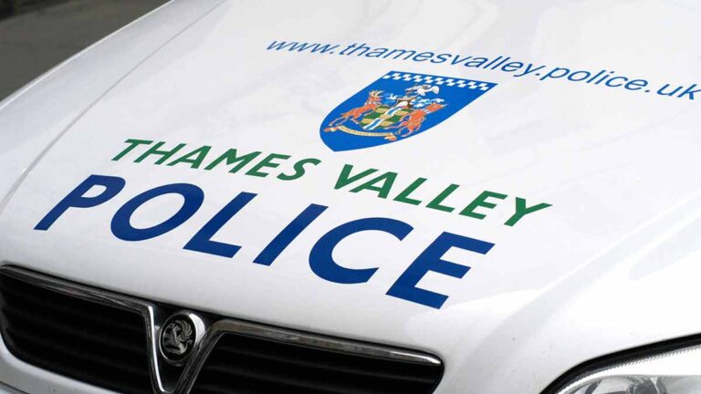La «discrimination positive» de la police de thames vallée un conduit à un «main-d» »divisée»