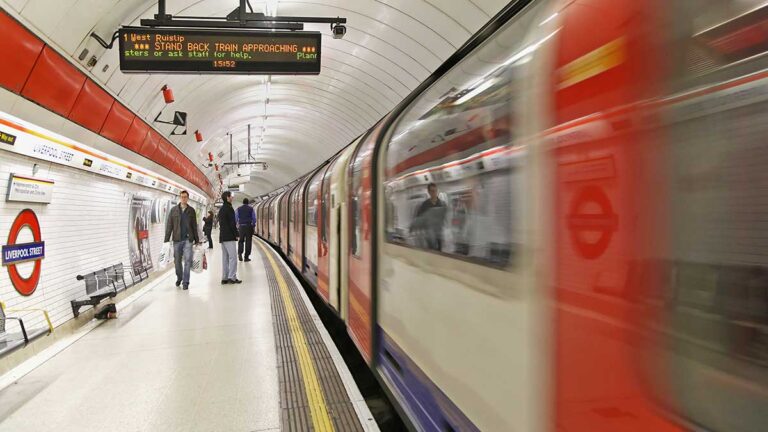 Les conducteurs de tube londoniens votent pour le plan de la semaine de quatre jours de TFL