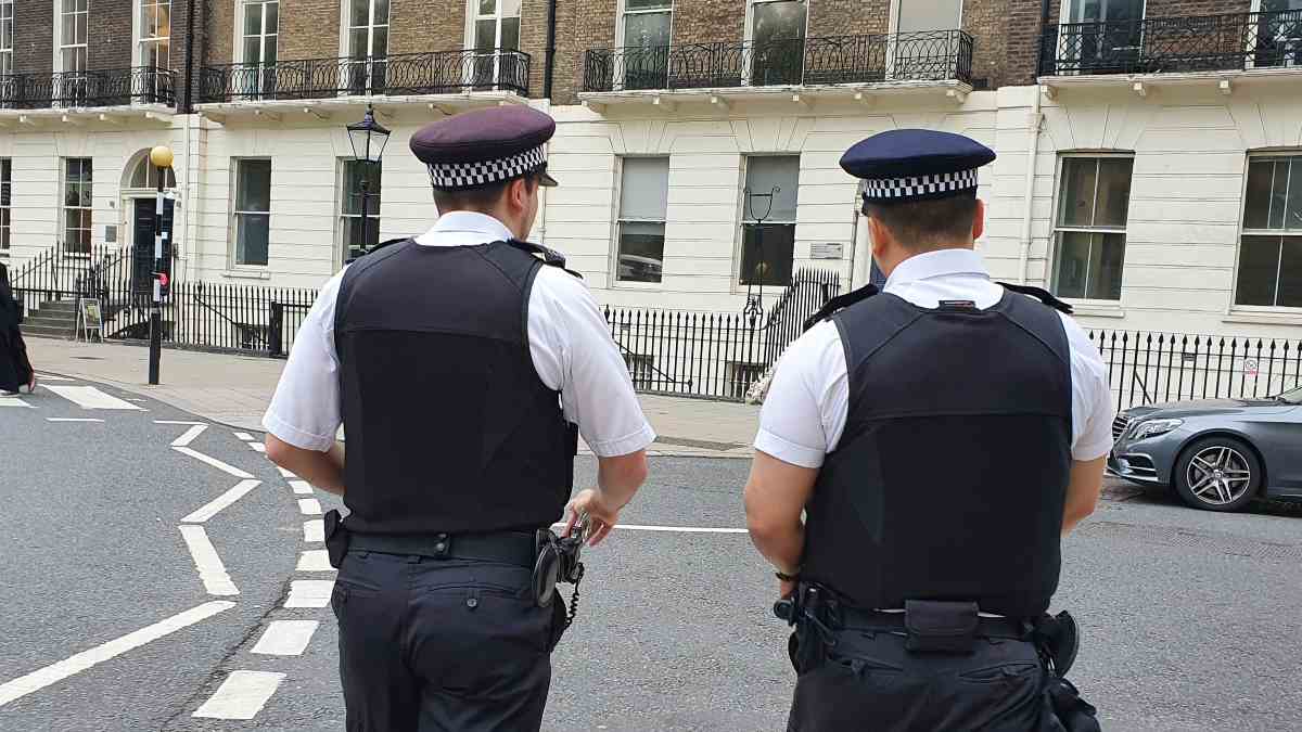 Les policiers qui échouent à des chèques de vérification sont confrontés à un licenciement automatique