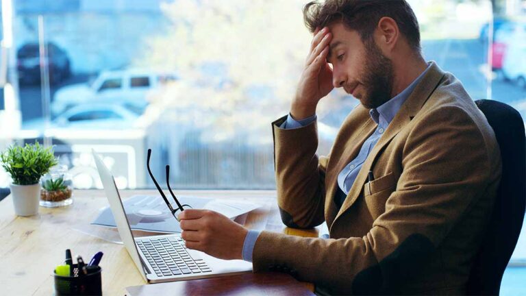 Près de la moitié n'a pas pris une semaine complète les vacances l'année dernière – sondage