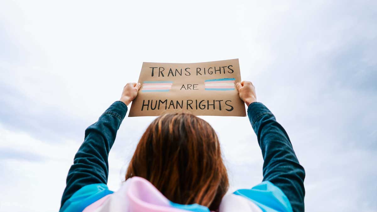 EHRC s'incline pour faire pression et prolonger la consultation de genre