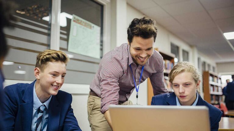 La route d'apprentissage des enseignants sera liée à l'année scolaire