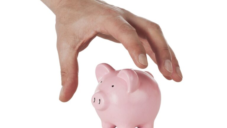 Les réformes des pensions pourraient mettre des économies en danger, avertit le groupe