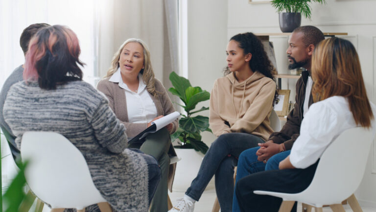 Six façons de lancer des conversations sur le stress de l'équipe au travail