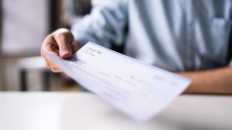 Top 10 questions en avril 2025: augmentation des salaires et des prix du tribunal