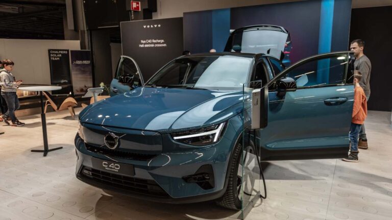 Volvo pour couper environ 3 000 rôles dans la restructuration