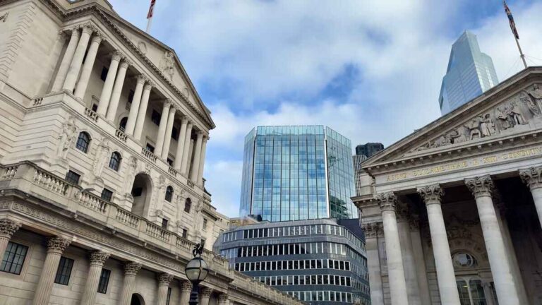La Banque d'Angleterre dit que Nic Rise amortit les augmentations de salaire