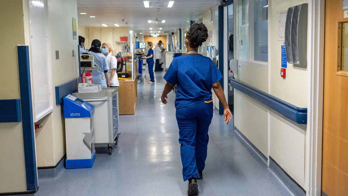 Le nombre de nouvelles infirmières de l'étranger tombe d'un tiers