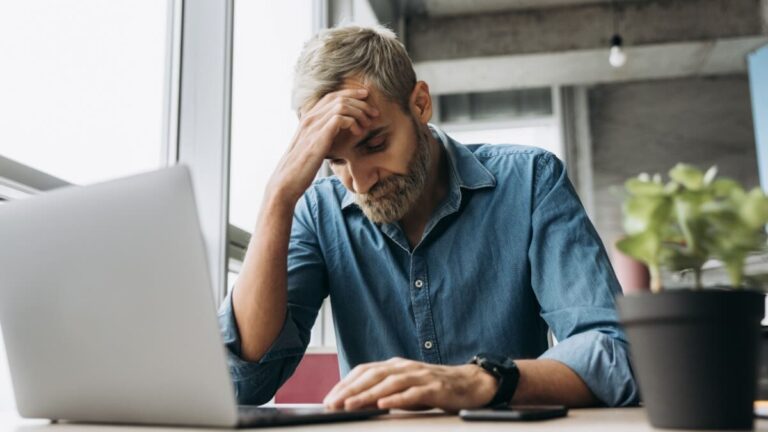 Les employeurs doivent offrir plus de flexibilité aux aidants qui travaillent, montre la recherche