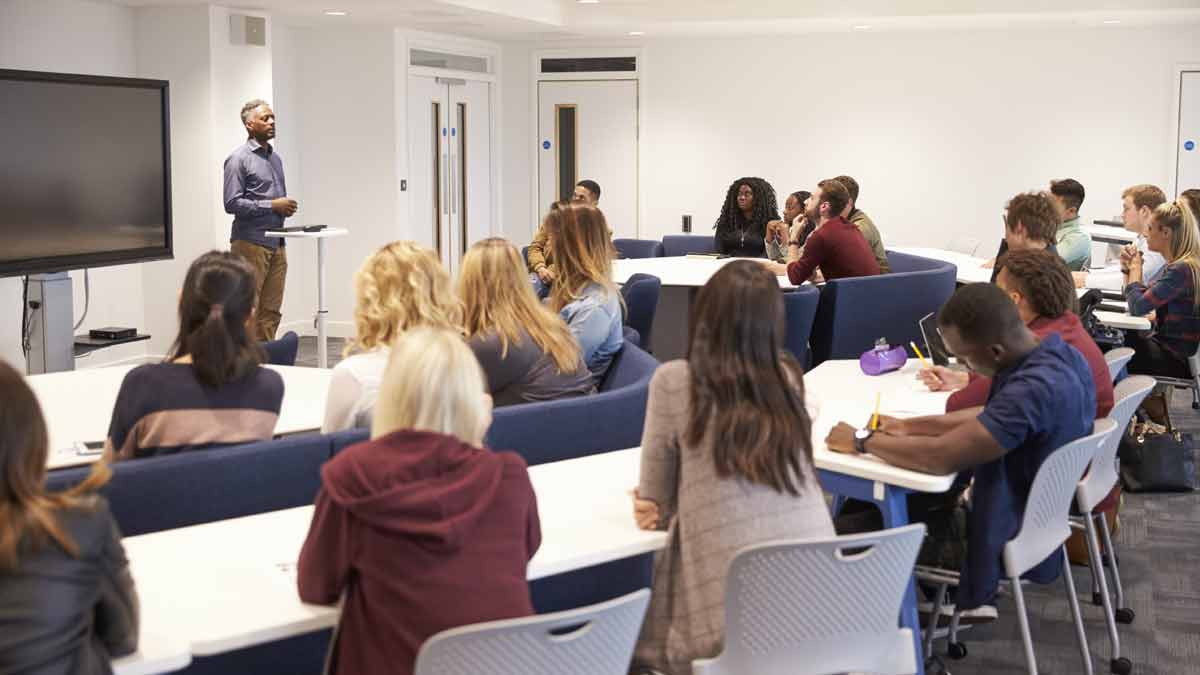 Niveau 7 Réductions de financement d'apprentissage pour coûter aux employeurs 214 millions de livres sterling