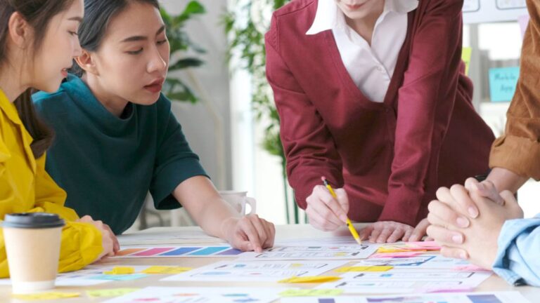 Projet de loi sur les droits de l'emploi: les pairs proposent le changement aux règles d'expérience de travail