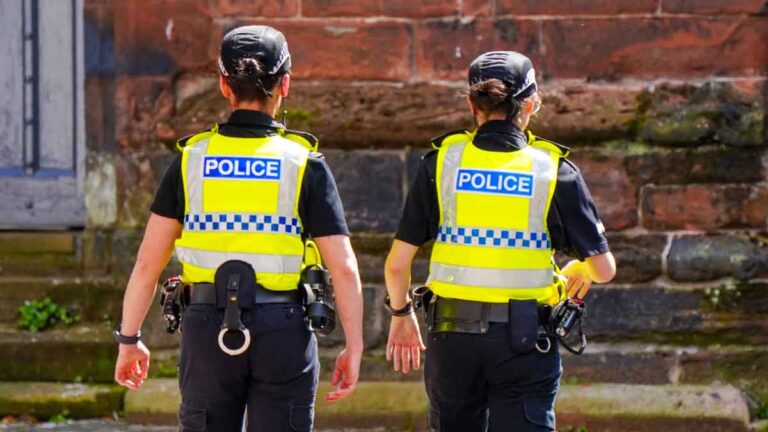 Le nombre de policiers travaillant en double double