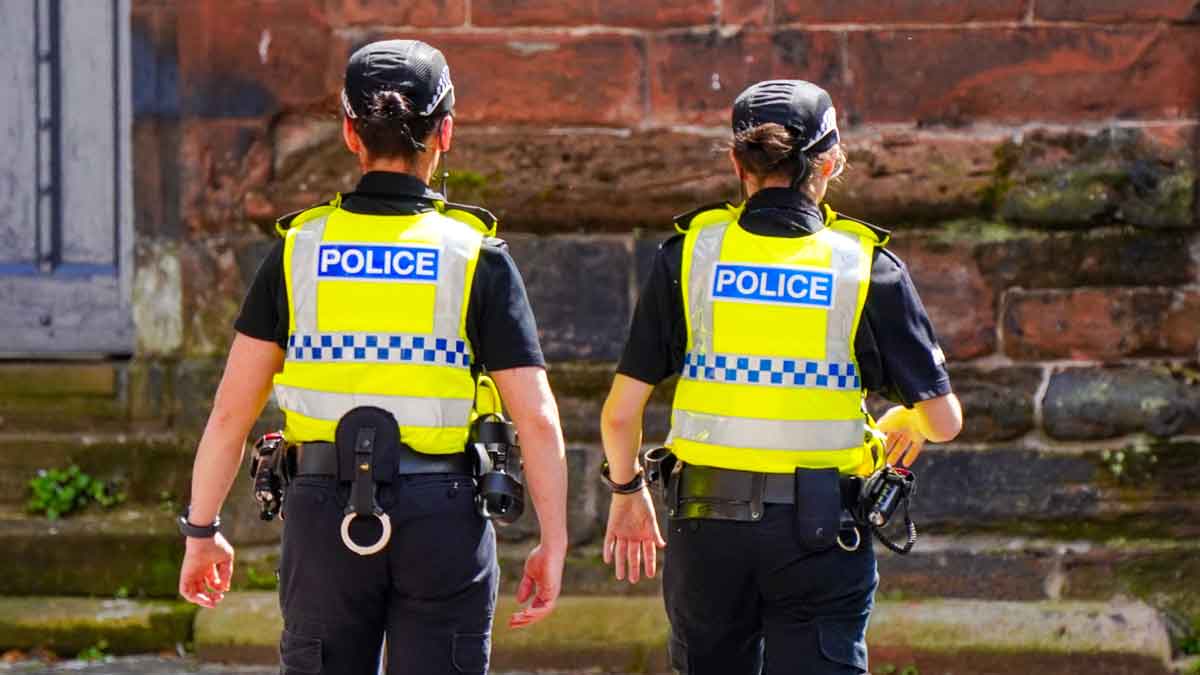 Le nombre de policiers travaillant en double double