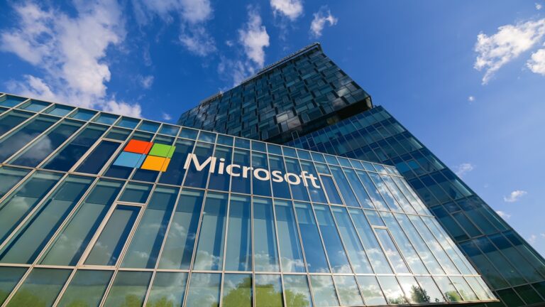 Microsoft pour réduire 9 000 emplois à l'échelle mondiale à mesure que le rôle de l'IA augmente