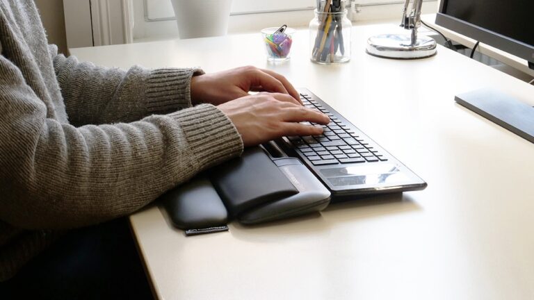 Travail intelligent – Restez bien: évitez la douleur inutile avec l'ergonomie centrée