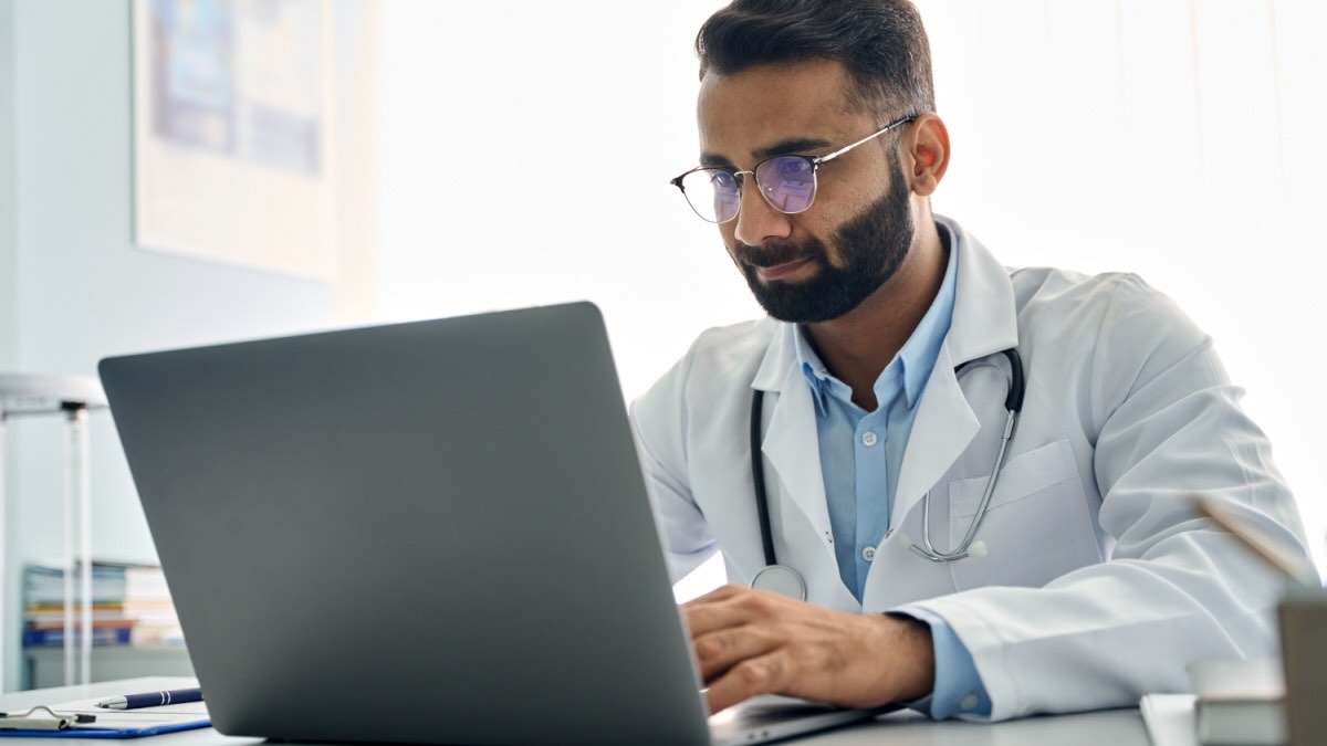 Les médecins appellent à la formation de réforme pour battre l'épuisement professionnel