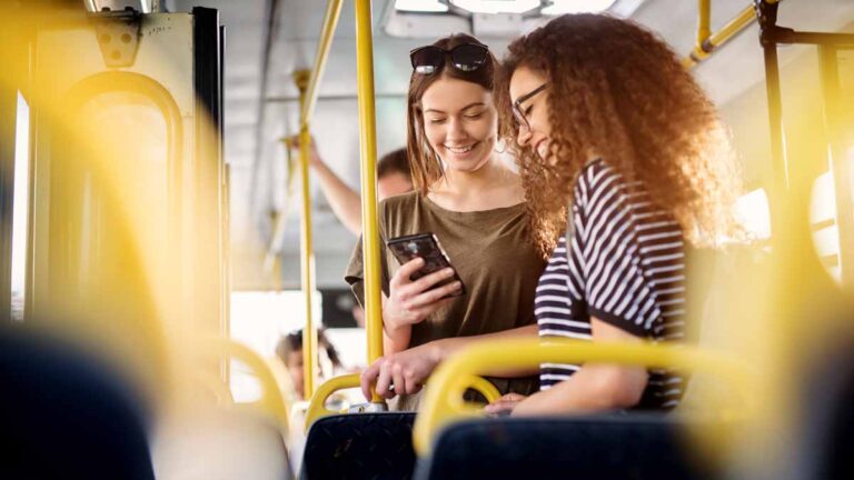 Les tarifs de bus gratuits aideraient les moins de 22 ans