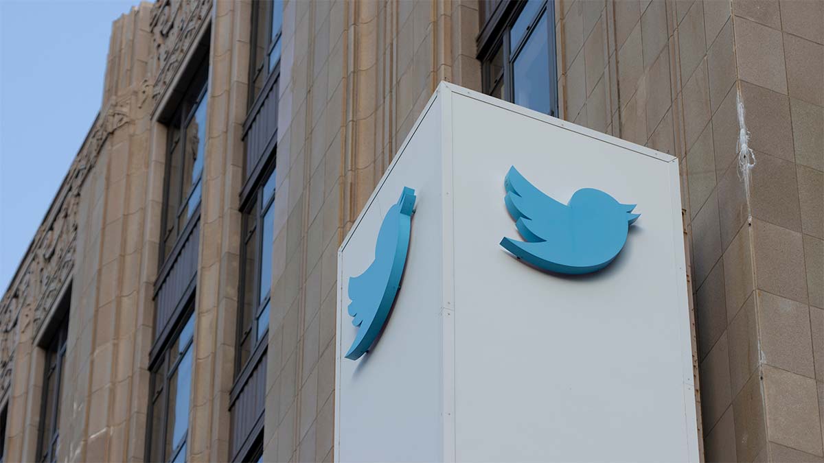X réglera des revendications de semets d'anciens employés de Twitter