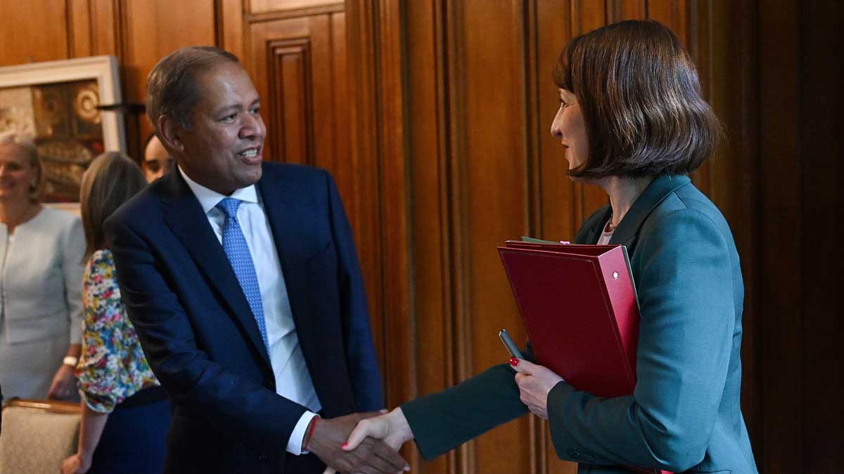 Barclays Bank Boss avertit Reeves sur les salaires du secteur public