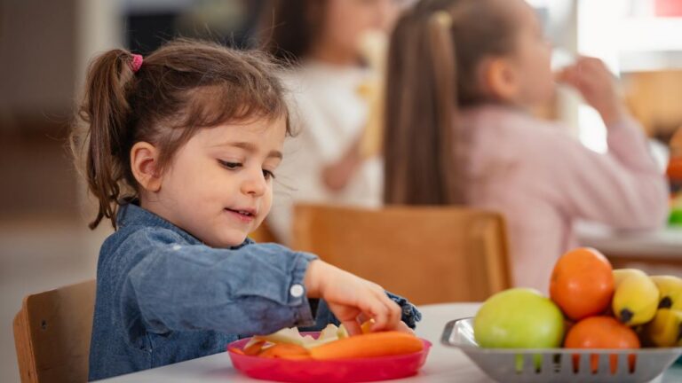 Extension gratuite de garde d'enfants assaillie de défis de recrutement