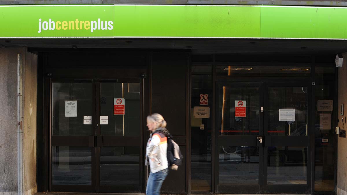Jobcentres plus sur les avantages sociaux que le travail, disons les députés