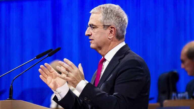 PDG de Nestlé Sacks sur l'affaire romantique «non divulguée»