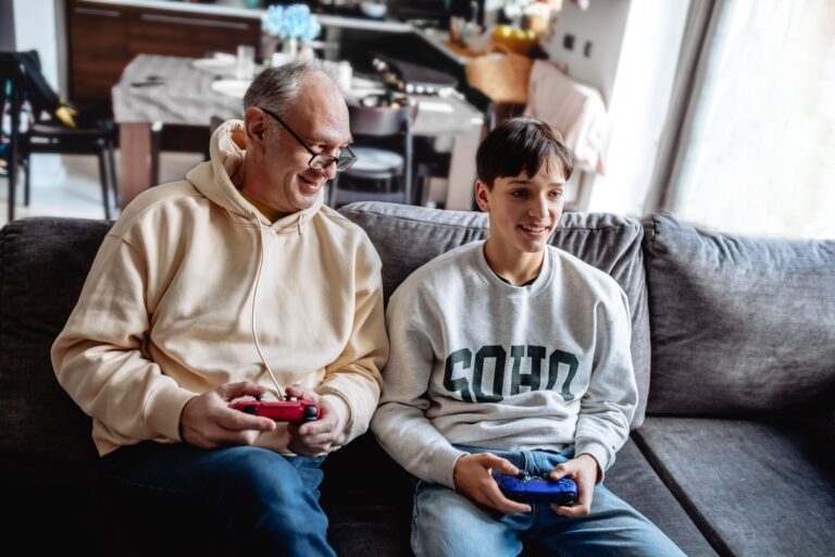 Coup de pouce pour plus de 100 000 familles bénéficiant des allocations familiales grâce au déploiement du nouveau système de paiement HMRC